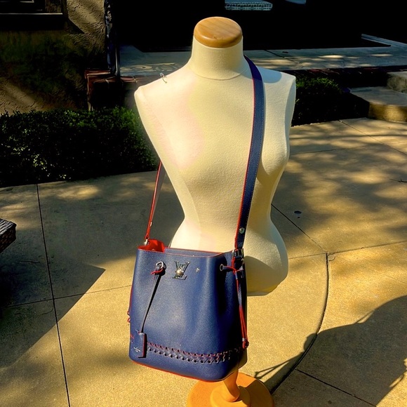 Louis Vuitton Lockme Braided Bucket Bag - Picture 5 of 17